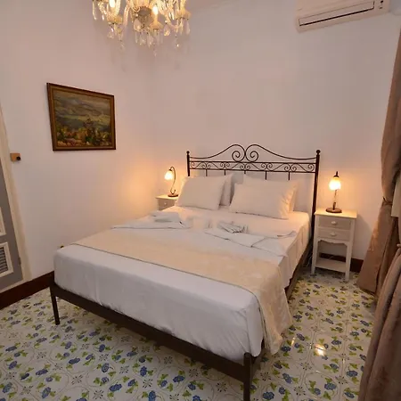 Semesterbostad Ampelaki Blue