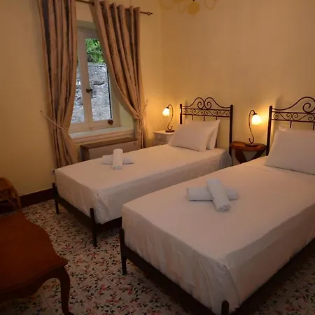 Semesterbostad Ampelaki Blue